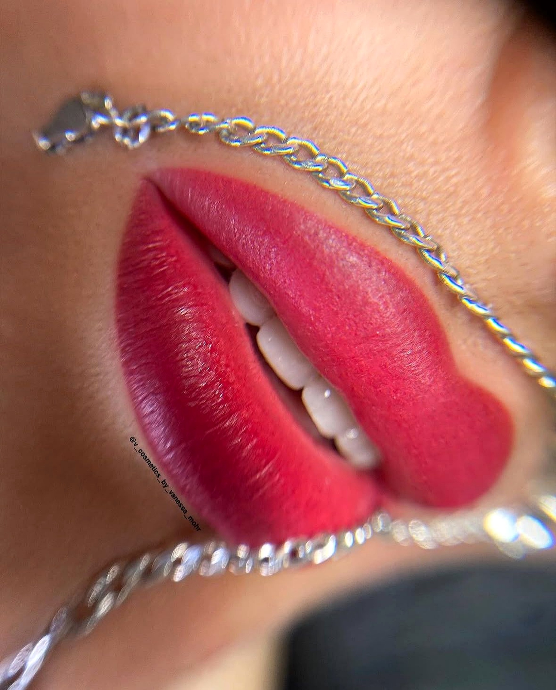 Lippenvollschattierung by V Cosmetics